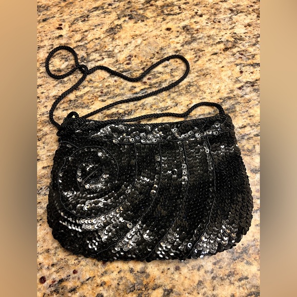 Magid handmade beaded purse black with zip top, rope strap and silky lining. - Picture 2 of 5